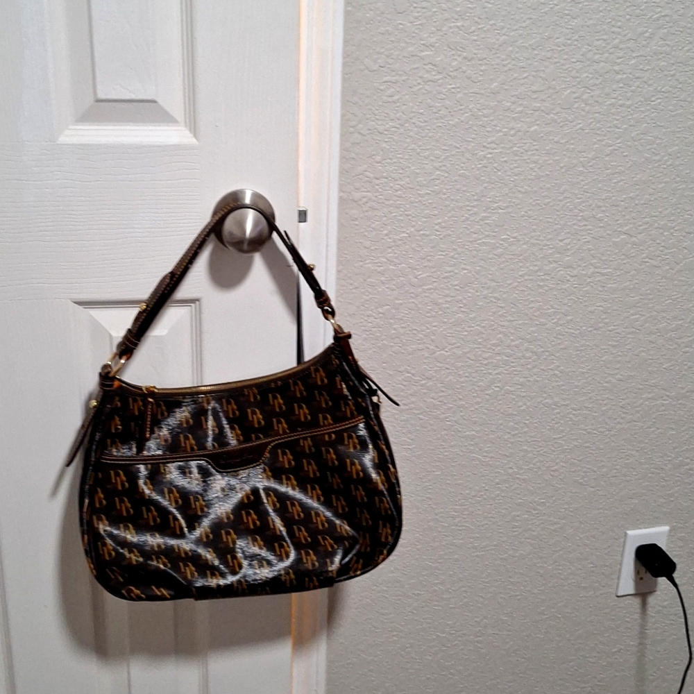 VINTAGE DOONEY BOURKE   PURSE